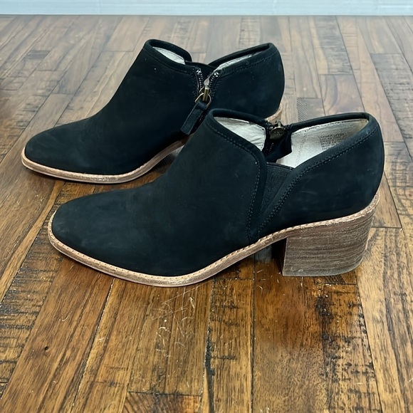 Caslon Booties boots black leather suede
Zip closure size 7 - Picture 6 of 12